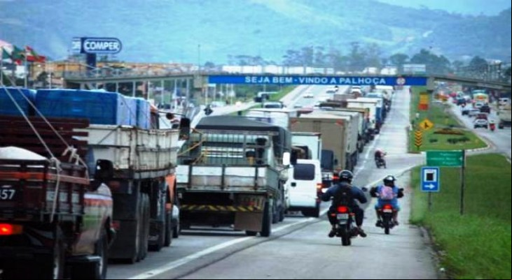 PRF anuncia liberação de corredor para veículos leves no acostamento da BR-101 em Palhoça