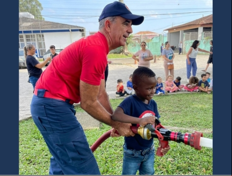 Corpo de Bombeiros realiza visita especial na rede municipal de ensino infantil